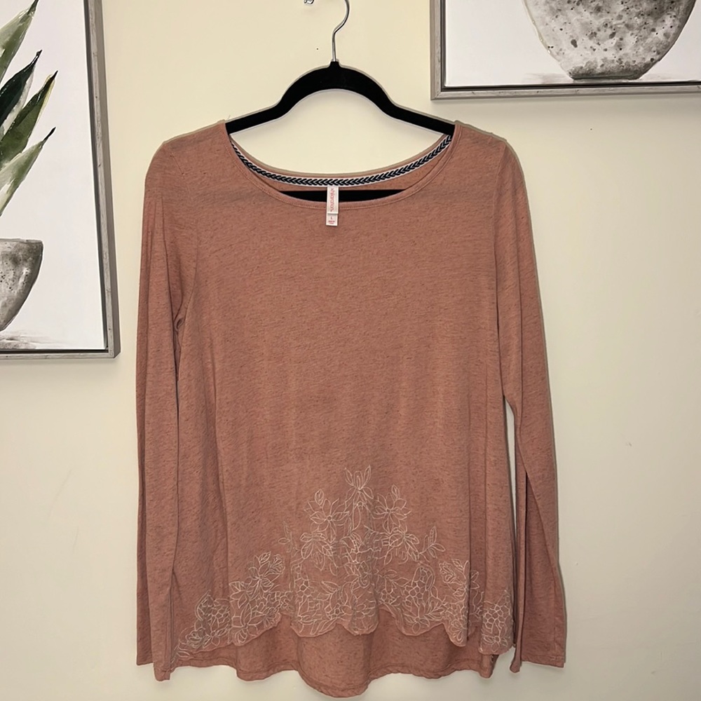Long Sleeve Women’s Shirt with Floral Detail